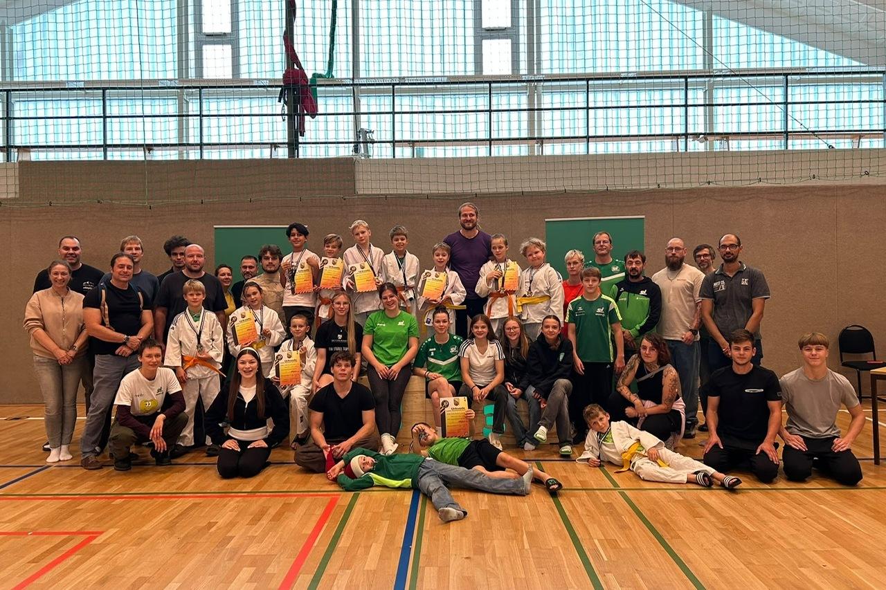 Sichtungsturnier Judo 2026 Die Teilnehmenden und Organisatoren des Sichtungsturnier der Abteilung Judo im SV Halle im gemeinsamen Gruppenbild.
