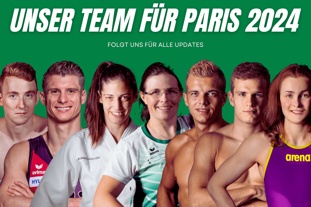 Gruppe von Sportlern in bunten Outfits, die für das Team zur Olympiade 2024 in Paris stehen, auf grünem Hintergrund.
