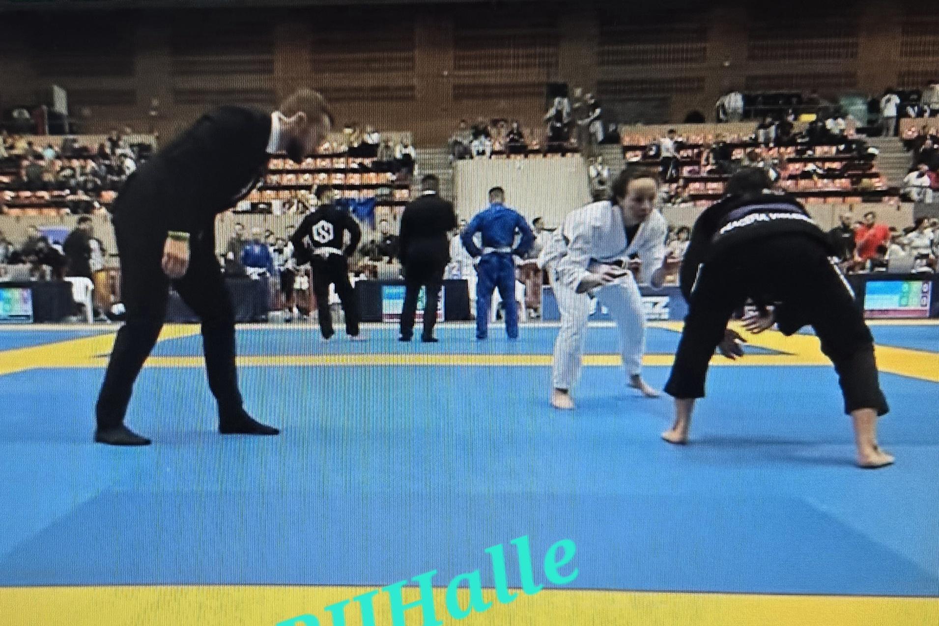 Jennifer Le beim BJJ-Turnier in Barcelona Jennifer Le beim BJJ-Turnier in Barcelona im Kampf mit einer Gegnerin um den Europameistertitel.