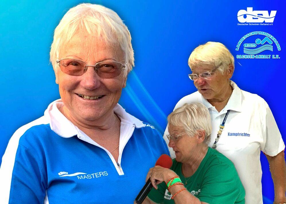 Porträt einer fröhlichen Frau mit kurzen blonden Haaren, die ein blaues Shirt mit „MASTERS“ trägt, vor blauem Hintergrund.