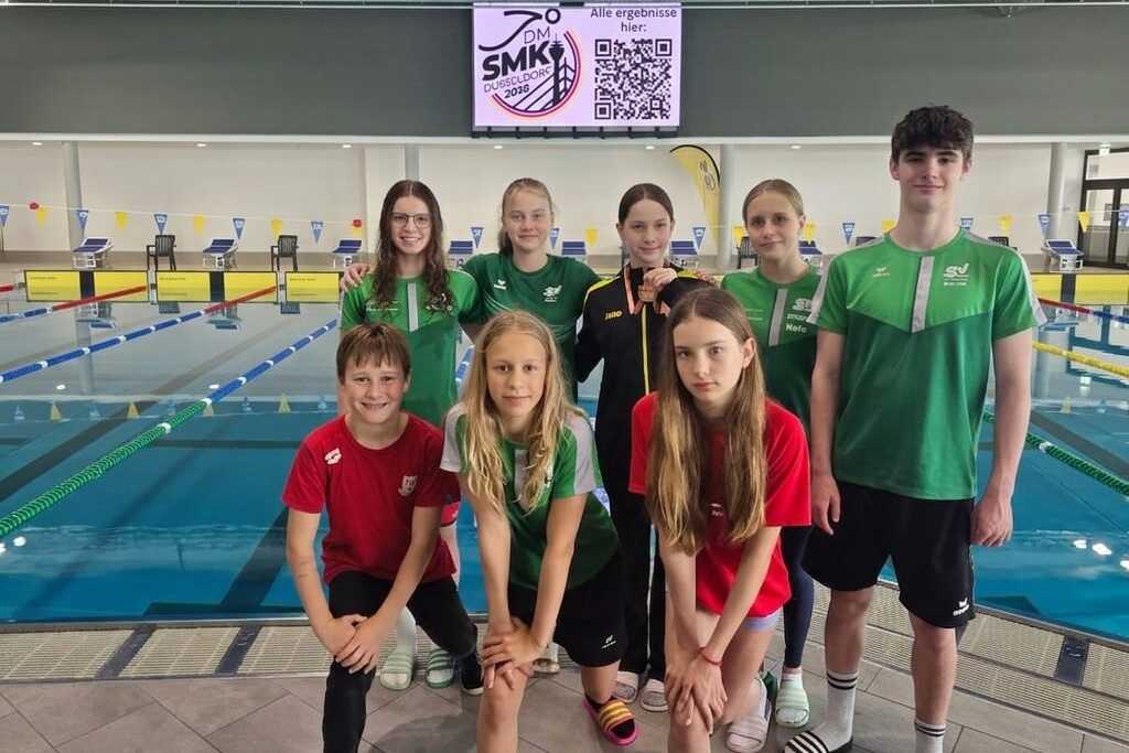 Teamfoto DMM Düsseldorf 2026 Die Teilnehmenden an den Deutschen Meisterschaft im Schwimmerischen Mehrkampf im Teamfoto in Düsseldorf.