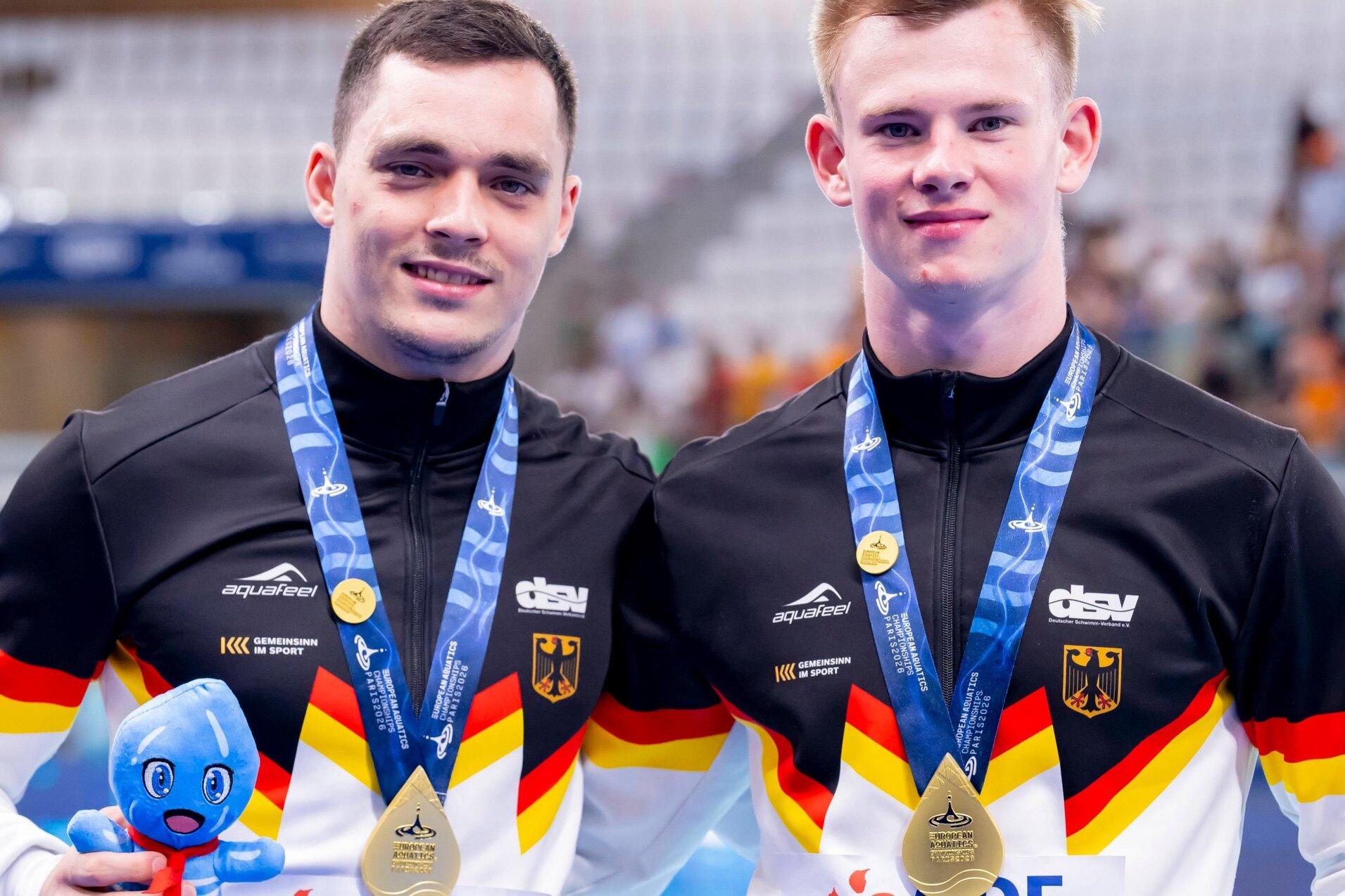 Lou Massenberger und Jonathan Schauer Europameister 2026 Lou Massenberger und Jonathan Schauer zeigen ihre Goldmedaille von der Europameisterschaft im Wasserspringen in Paris 2026.
