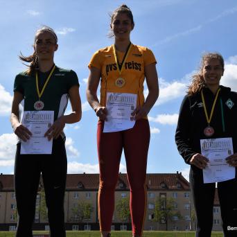 Lucie Kienast (U20) wird Zweite bei der offenen MDMM in Halle 2019